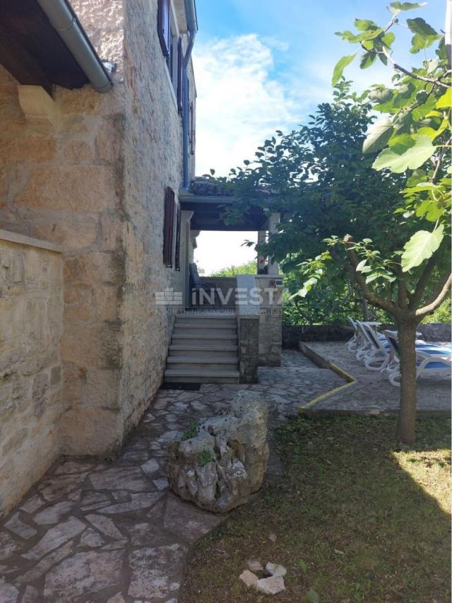 Surroundings of Poreč, autochthonous Istrian holiday house, spacious garden