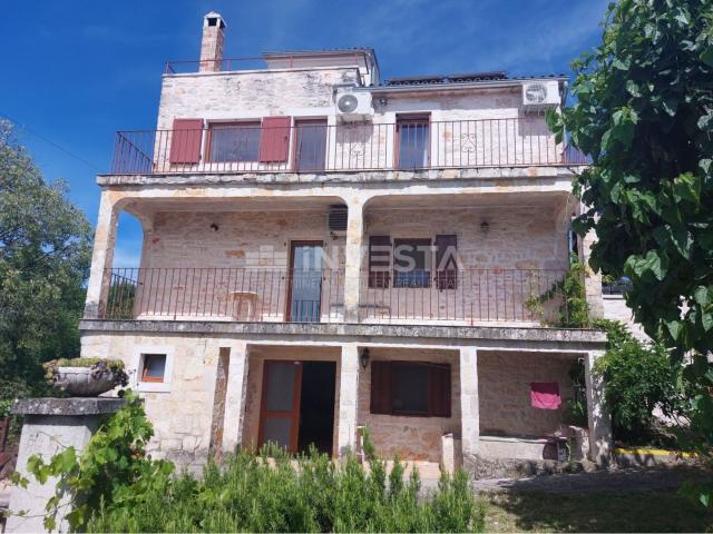 Surroundings of Poreč, autochthonous Istrian holiday house, spacious garden