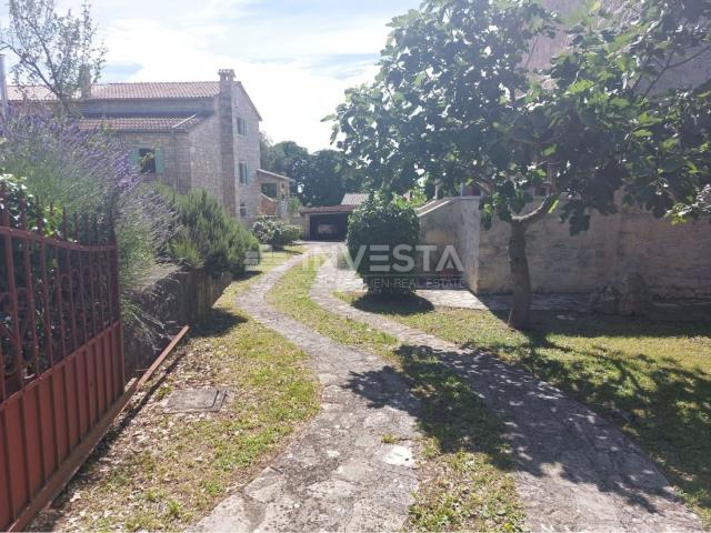 Surroundings of Poreč, autochthonous Istrian holiday house, spacious garden