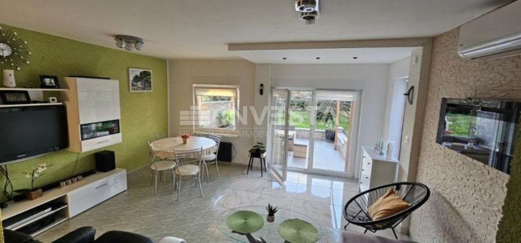 Poreč Area, Modern Two-Bedroom Apartment with Spacious Terrace