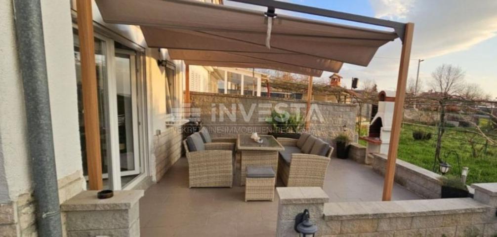 Poreč Area, Modern Two-Bedroom Apartment with Spacious Terrace