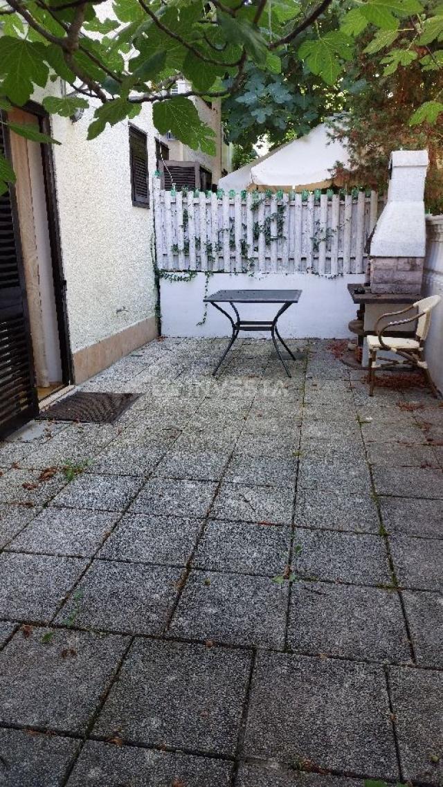 Poreč, Červar Porat, Wohnung, Erdgeschoss, große Terrasse, nahe dem Strand