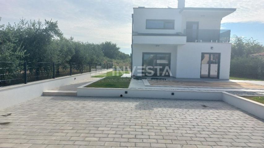 Modern villa near Poreč with sea view