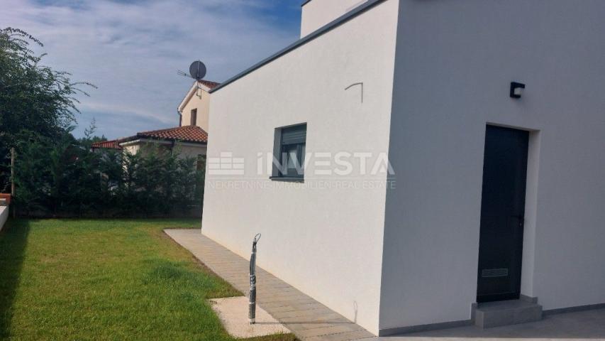 Modern villa near Poreč with sea view