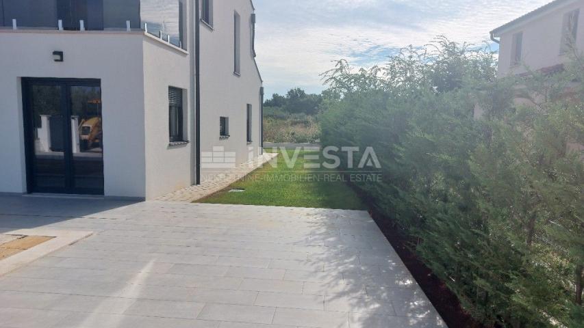 Modern villa near Poreč with sea view