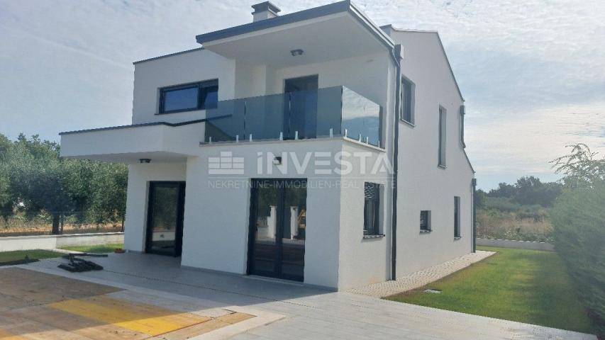 Modern villa near Poreč with sea view