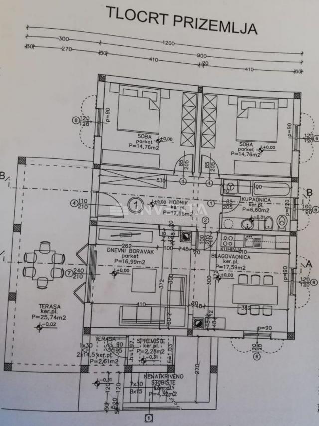 Ližnjan, neu gebaute, qualitativ hochwertige Familienhaus mit zwei Wohnungen.