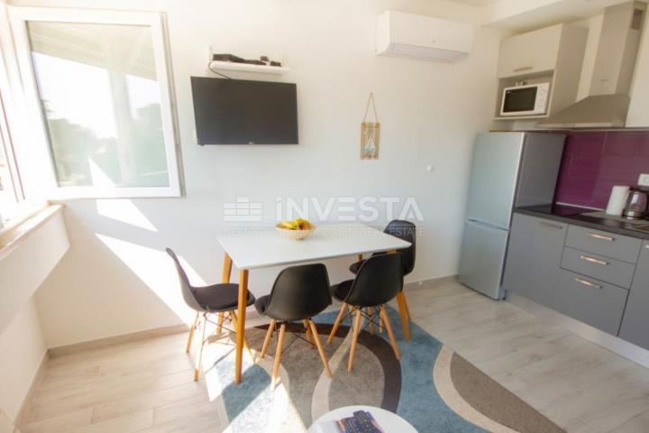 Pula, Veruda - Apartment in a busy location, 900m from the sea, 61m²