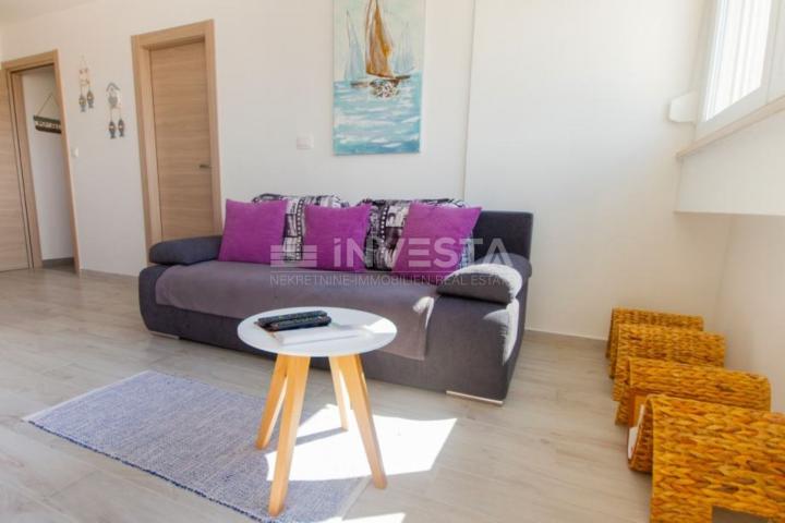 Pula, Veruda - Apartment in a busy location, 900m from the sea, 61m²