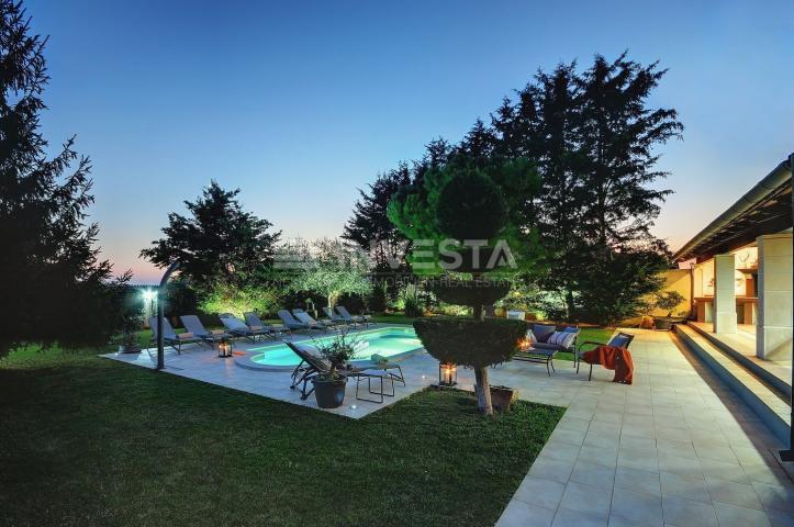 Pula, Luxusfamilienhaus 347 m² mit Pool