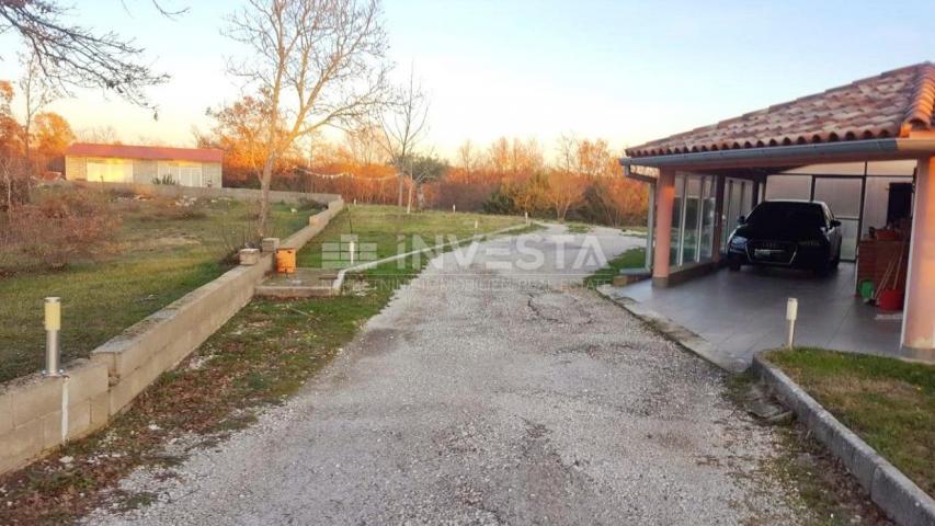 Ground floor house 141 m 2 on the outskirts of the village with a property of 21500 m2