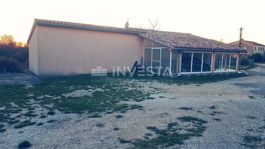 Ground floor house 141 m 2 on the outskirts of the village with a property of 21500 m2