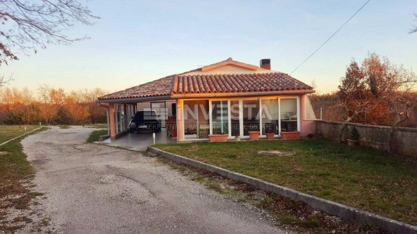 Ground floor house 141 m 2 on the outskirts of the village with a property of 21500 m2