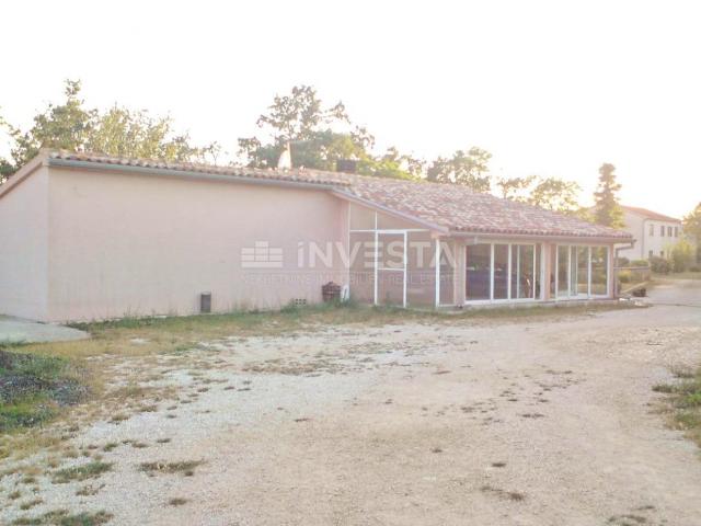 Erdgeschoss Haus 141 m 2 am Rande des Dorfes mit einem Grundstück von 21500 m2