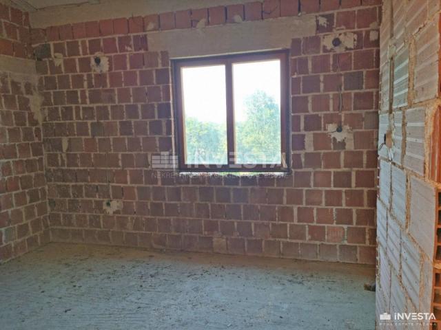 Šišan, house under construction with garden