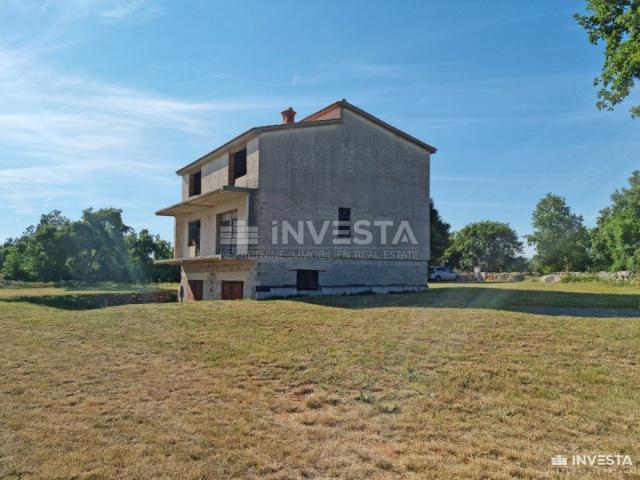 Šišan, house under construction with garden