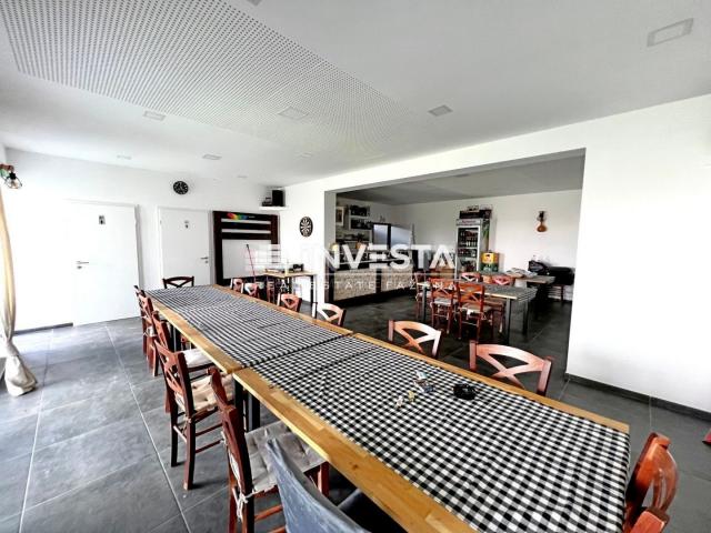 Vodnjan surroundings, modern house with tavern, 240 m2