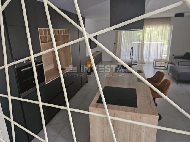 Pula, Štinjan, semi-detached house with garden, 145 m2, 3 bedrooms + living room