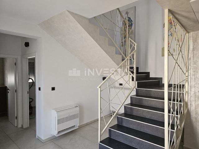 Pula, Štinjan, semi-detached house with garden, 145 m2, 3 bedrooms + living room