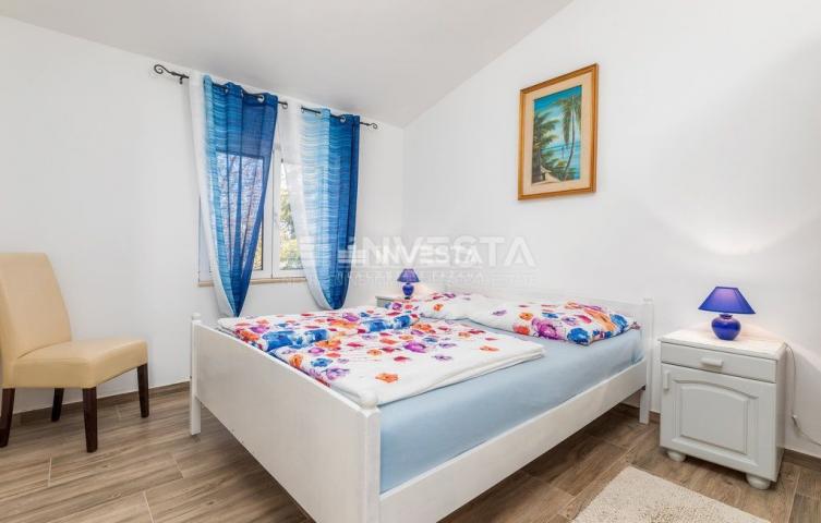 Fažana, Ferienhaus 160m2, 450m vom Meer und den Stränden entfernt, 4 Schlafzimmer + Badezimmer