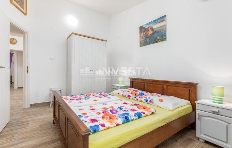 Fažana, Ferienhaus 160m2, 450m vom Meer und den Stränden entfernt, 4 Schlafzimmer + Badezimmer