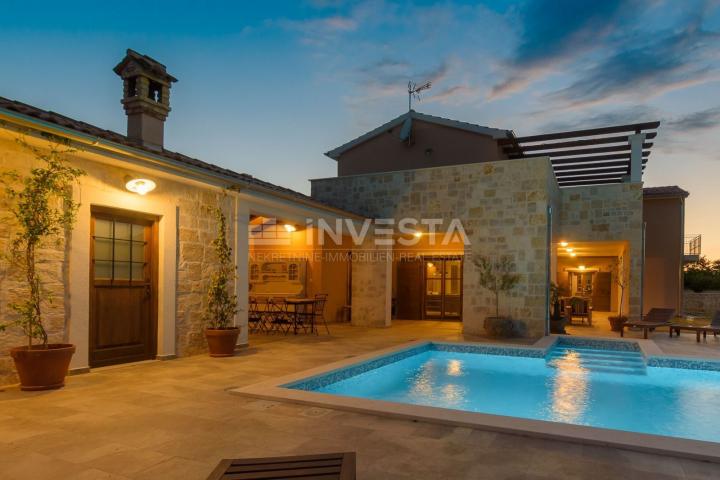 Surroundings of Vodnjan, Luxury rustic villa with pool