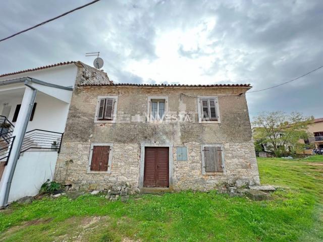 Poreč, istrisches Steinhaus mit 1000 m2 Bauland