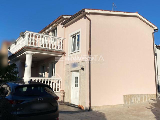 Fažana, Apartment house with 5 residential units, 600m from the beach