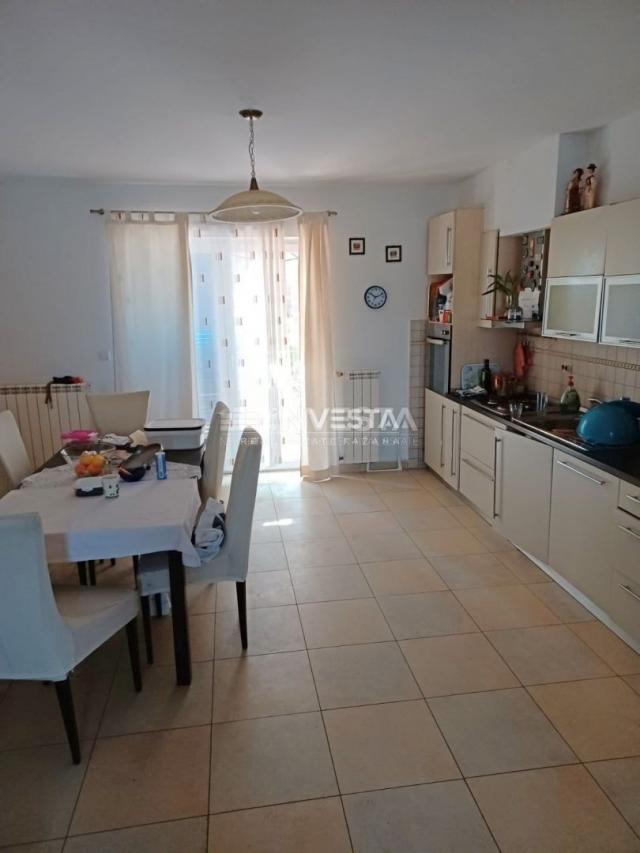 Pula, Veli vrh, spacious family house, close to the city center and the sea