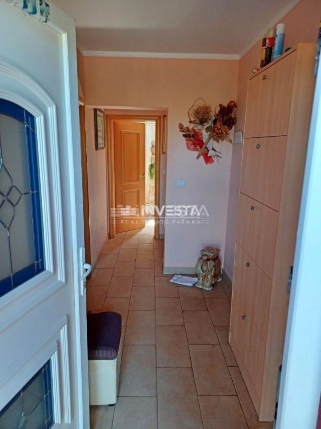 Pula, Veli vrh, spacious family house, close to the city center and the sea