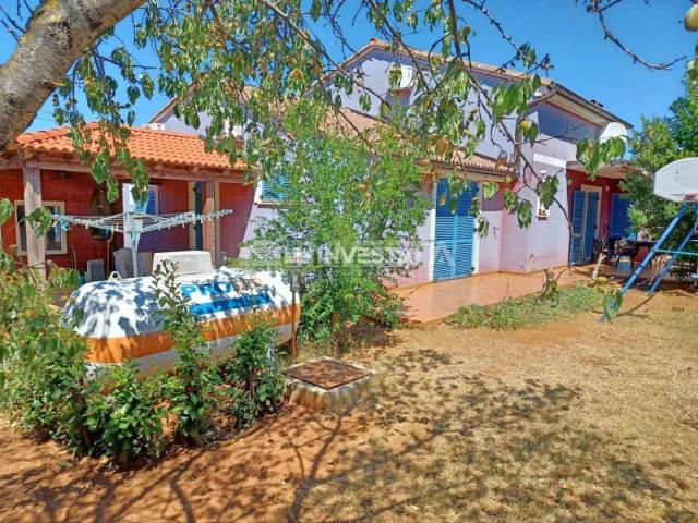 Pula, Veli vrh, spacious family house, close to the city center and the sea