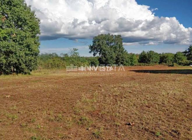 Poreč, Kaštelir, building plot of 4040 m2