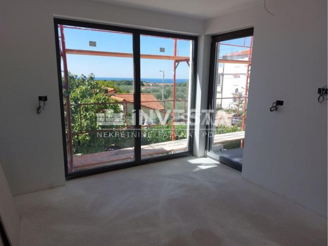 Poreč area, ground floor apartment with pool, 93 m2, new building