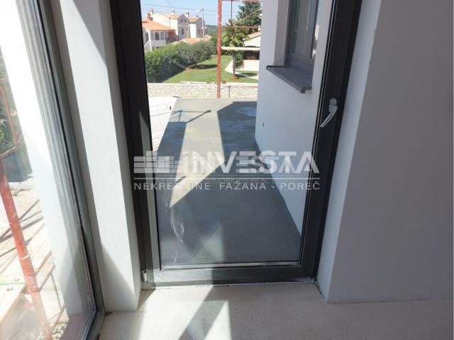 Poreč area, ground floor apartment with pool, 93 m2, new building