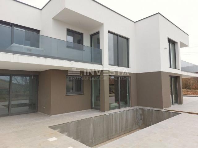 Poreč area, ground floor apartment with pool, 93 m2, new building