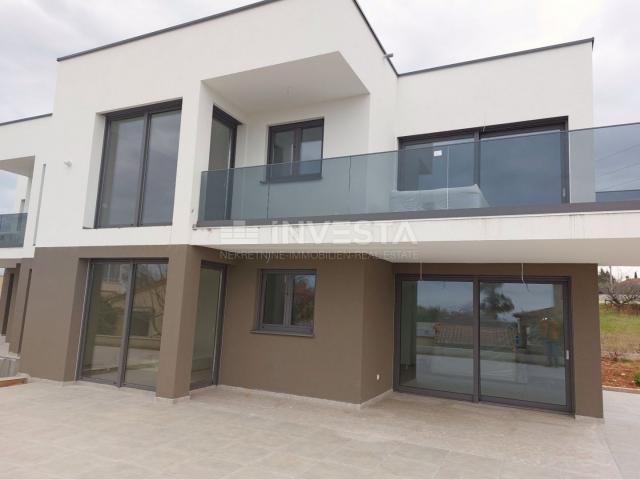 Poreč area, ground floor apartment with pool, 93 m2, new building