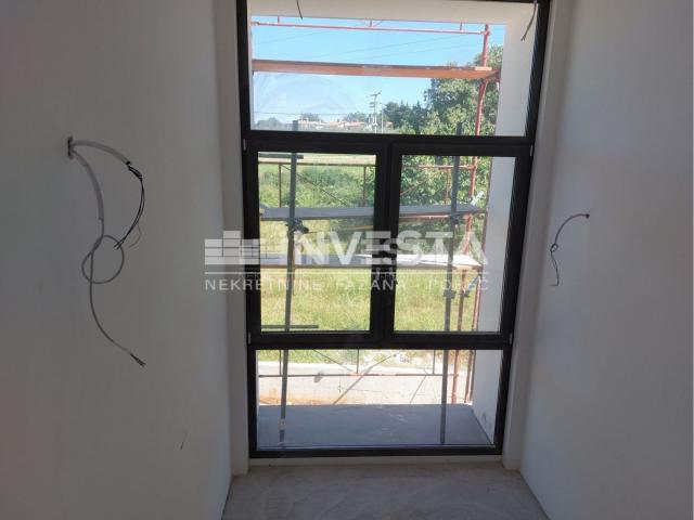 Poreč area, apartment on the 1st floor of a new building, 96 m2, sea view