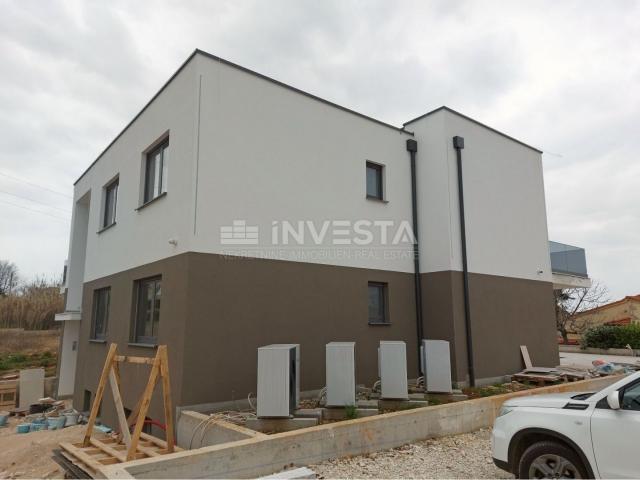 Bereich Poreč, Wohnung im 1. Stock eines neuen Gebäudes, 96 m2, Meerblick