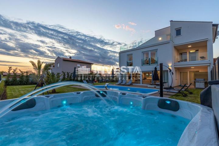 Poreč area, Luxury holiday villa with swimming pool, 5SS