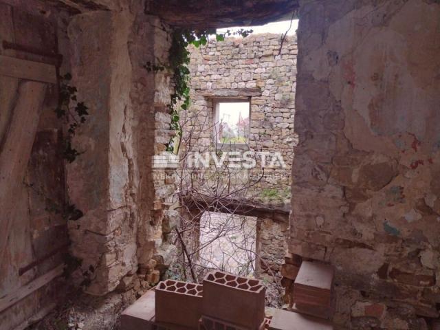 Motovun, Steinhaus in der Altstadt mit Baugenehmigung