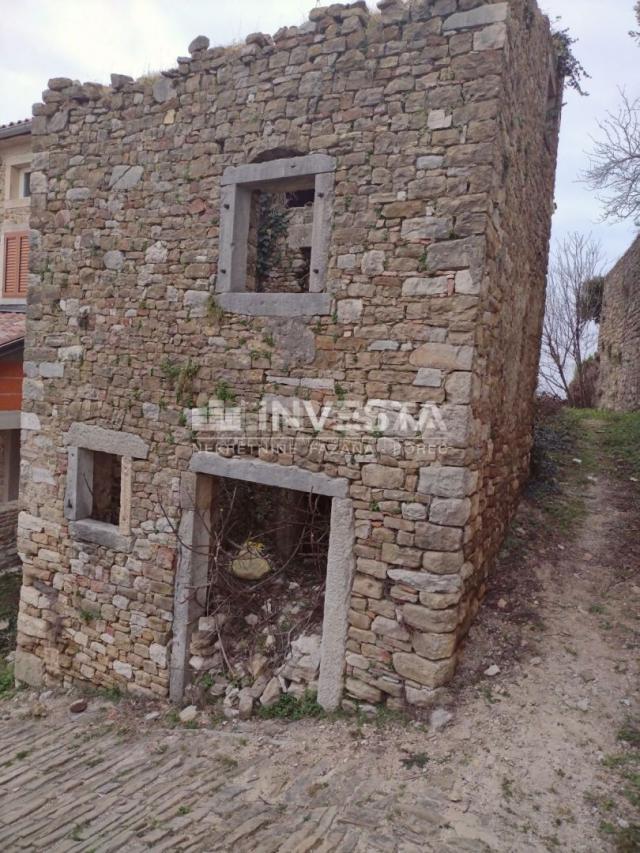 Motovun, Steinhaus in der Altstadt mit Baugenehmigung