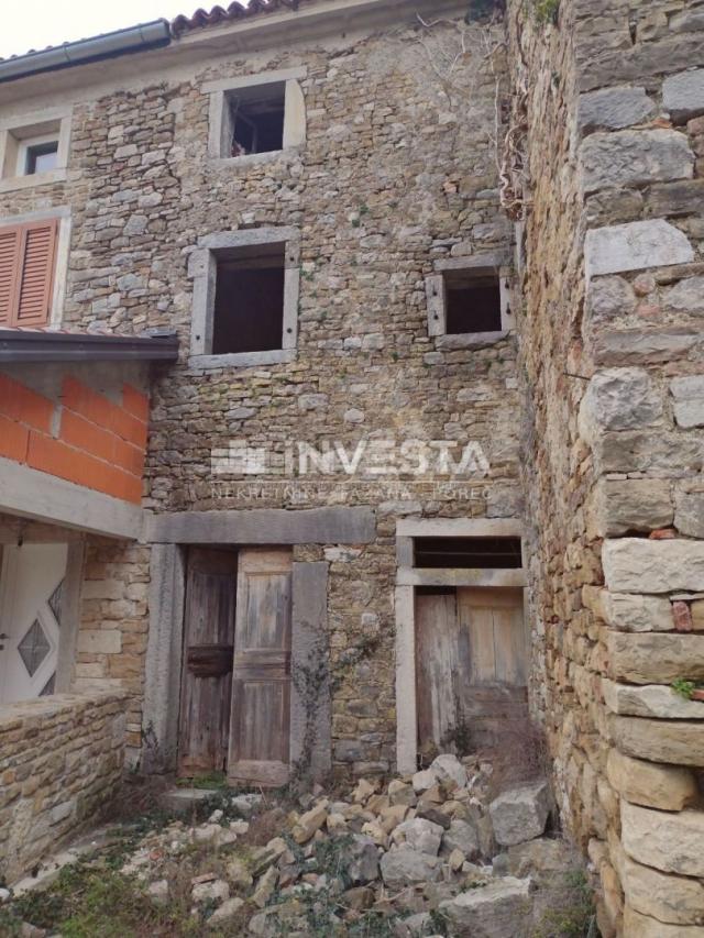 Motovun, Steinhaus in der Altstadt mit Baugenehmigung