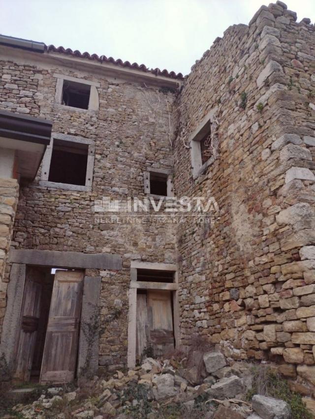 Motovun, Steinhaus in der Altstadt mit Baugenehmigung