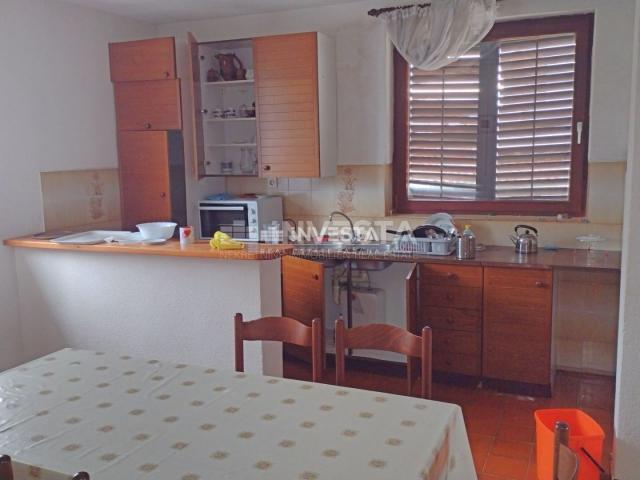 Poreč okolica, Samostojeća kuća sa 3 stambene jedinice, 330 m2