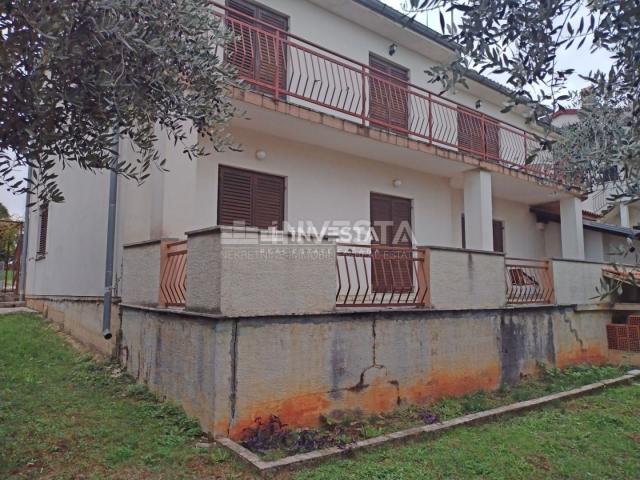 Poreč okolica, Samostojeća kuća sa 3 stambene jedinice, 330 m2