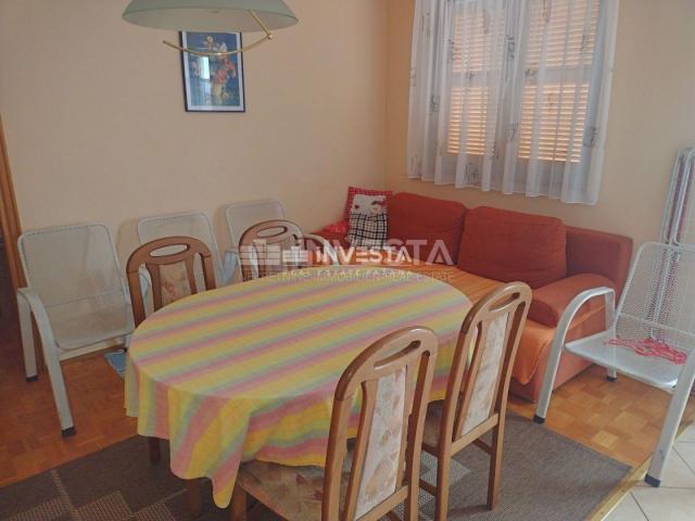 Poreč area, Detached family house with 4 residential units