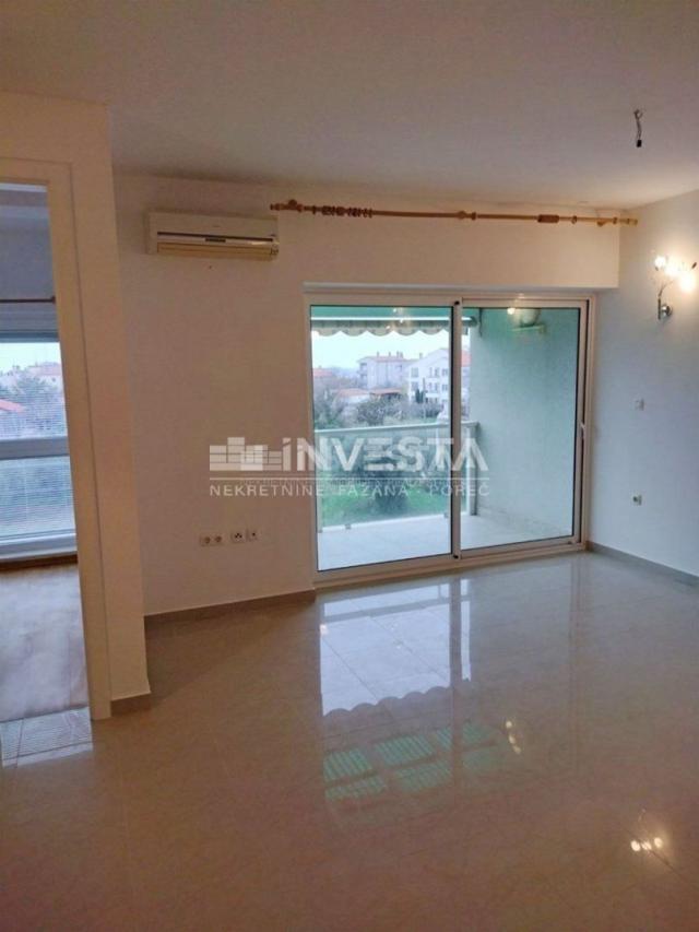 Peroj, spacious one-room apartment with terrace and sea view