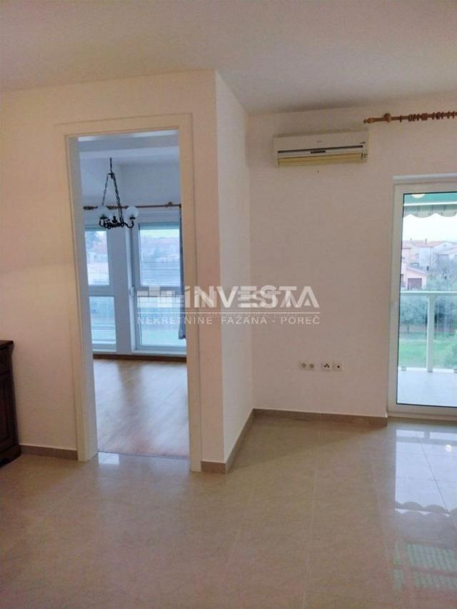 Peroj, spacious one-room apartment with terrace and sea view