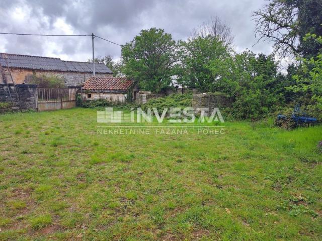 Surroundings of Žminj, an old Istrian house with an auxiliary building for adaptation