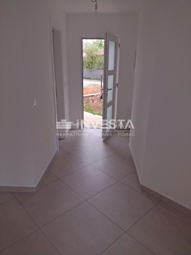 Umag area, ground floor apartment with garden, new building, TOP LOCATION!